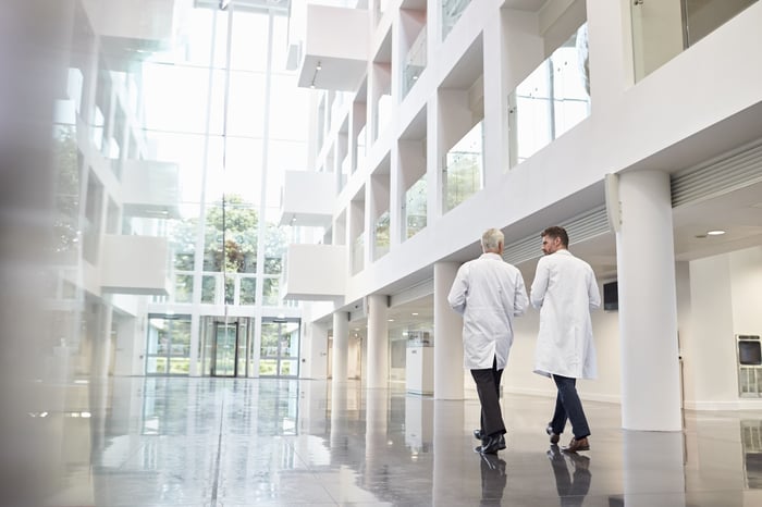 De Life Sciences sector in beweging met focus op innovatie, duurzaamheid en risicobeheersing.